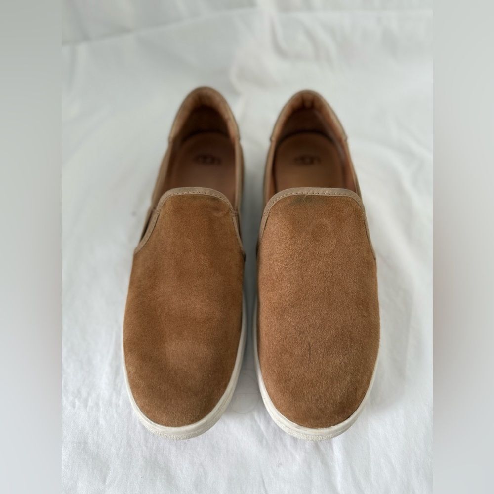 UGG Cas Loafers size8.5 Chestnut Brown suede casual Slip on shoes.